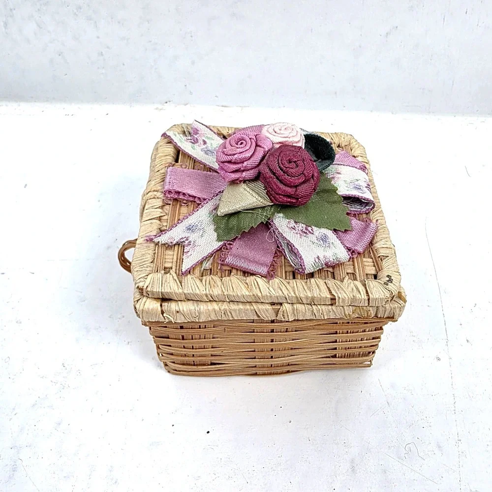 Vtg 1991 Avon Fanciful Floral Wicker Trinket Box Ribbon Fabric Roses Basket Only